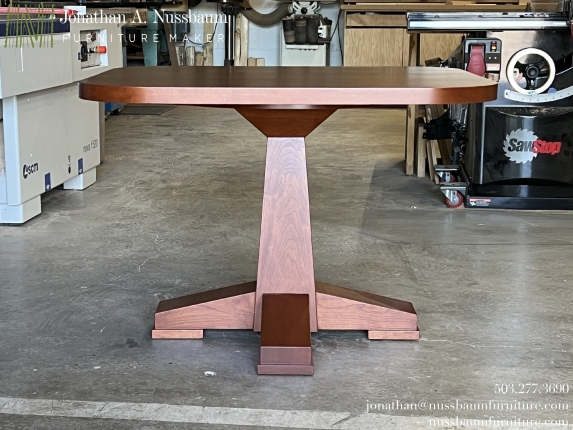 Nook-Pedestal-Table