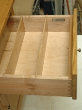 Drawer-w-2-dividers