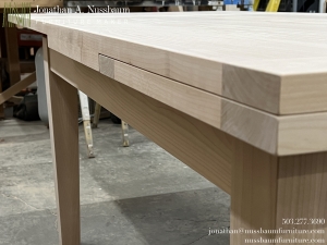 Oregon-Big-Leaf-Maple-Dutch-Pull-Out-Table-closeup