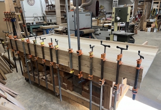 Bookmatched-White-Oak-edges-for-3-thickness